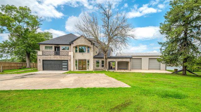 206 Elm Street, Highlands, TX 77562