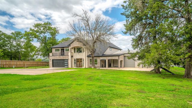 206 Elm Street, Highlands, TX 77562