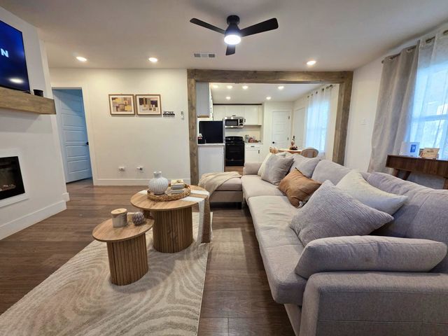 6044 Prothrow Street, Fort Worth, TX 76112