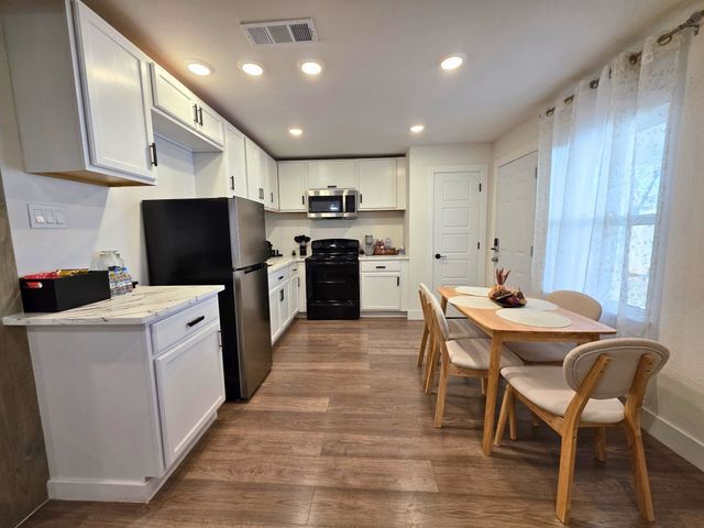 6044 Prothrow Street, Fort Worth, TX 76112