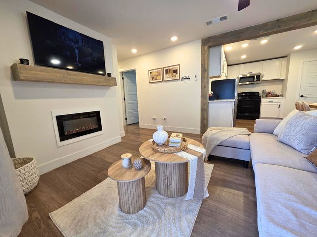 6044 Prothrow Street, Fort Worth, TX 76112