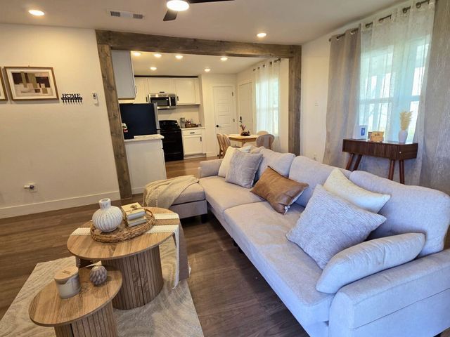 6044 Prothrow Street, Fort Worth, TX 76112