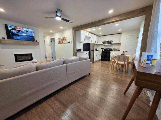 6044 Prothrow Street, Fort Worth, TX 76112