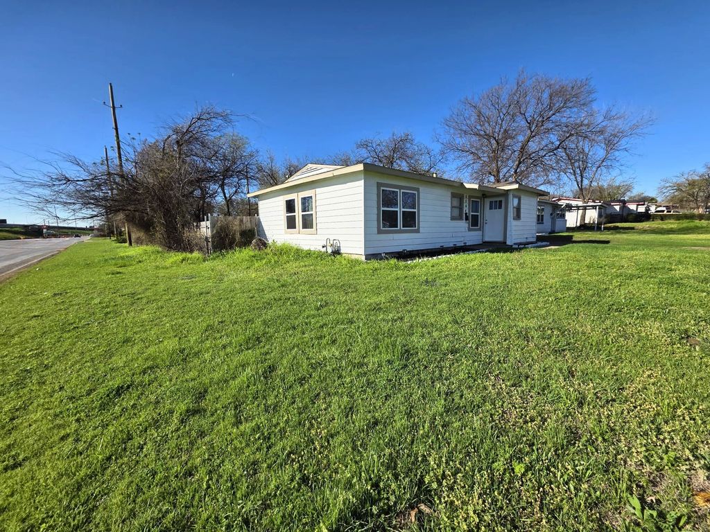 6044 Prothrow Street, Fort Worth, TX 76112