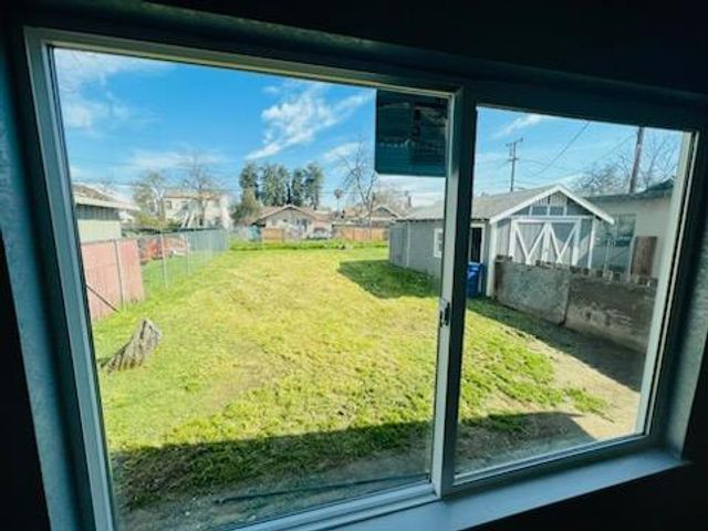 392 N Ferger Avenue, Fresno, CA 93701
