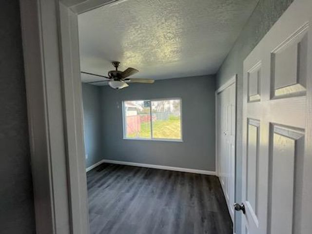392 N Ferger Avenue, Fresno, CA 93701