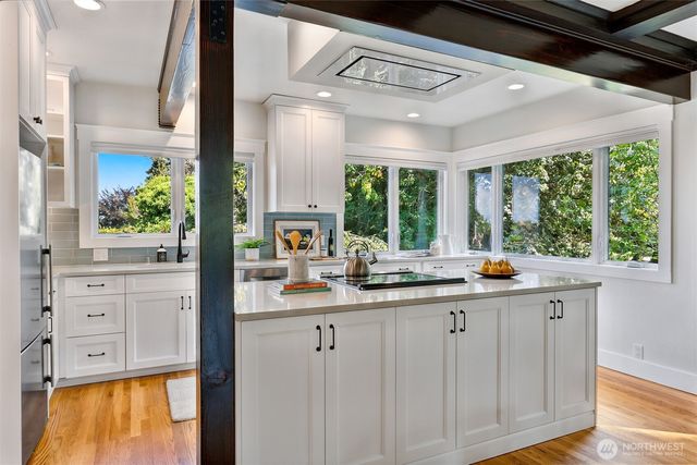 1516 34th Avenue, Seattle, WA 98122