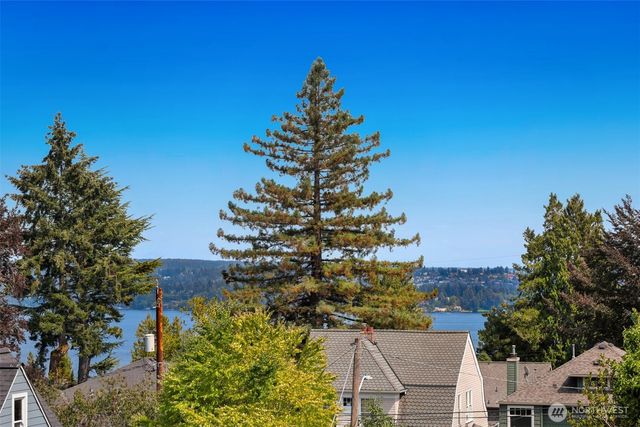 1516 34th Avenue, Seattle, WA 98122