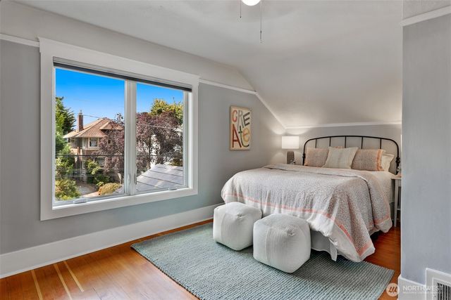 1516 34th Avenue, Seattle, WA 98122