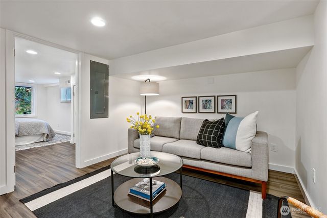 1516 34th Avenue, Seattle, WA 98122
