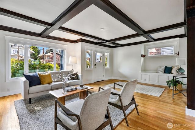 1516 34th Avenue, Seattle, WA 98122