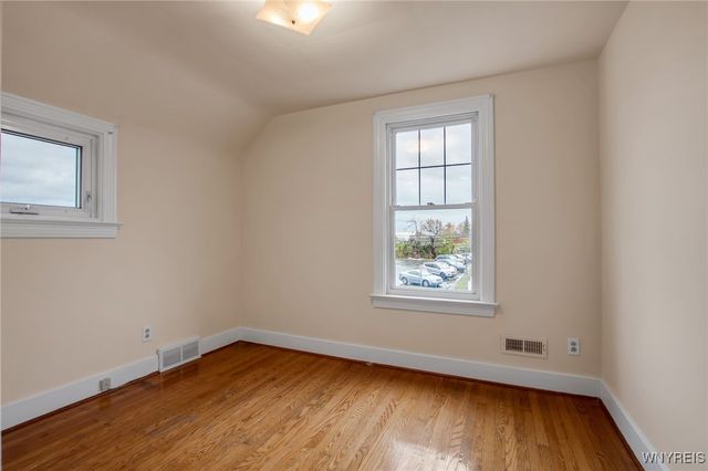 21 Waverly Avenue, Tonawanda, NY 14217