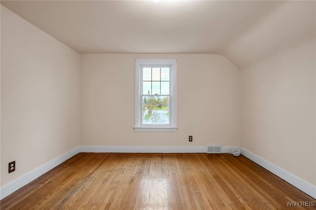 21 Waverly Avenue, Tonawanda, NY 14217