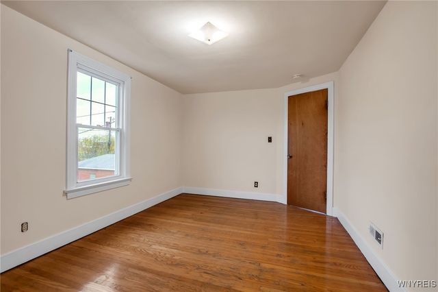 21 Waverly Avenue, Tonawanda, NY 14217