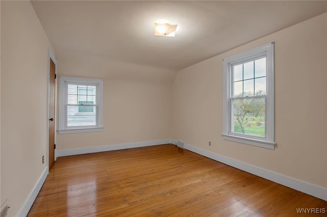 21 Waverly Avenue, Tonawanda, NY 14217