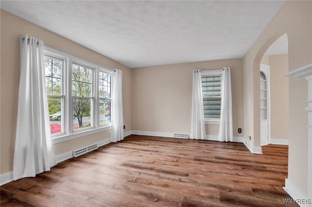 21 Waverly Avenue, Tonawanda, NY 14217