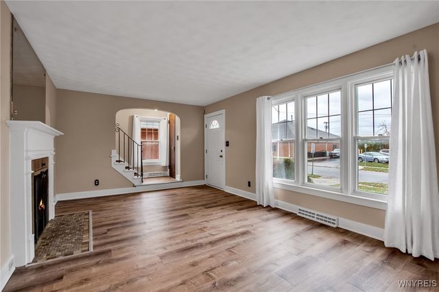 21 Waverly Avenue, Tonawanda, NY 14217