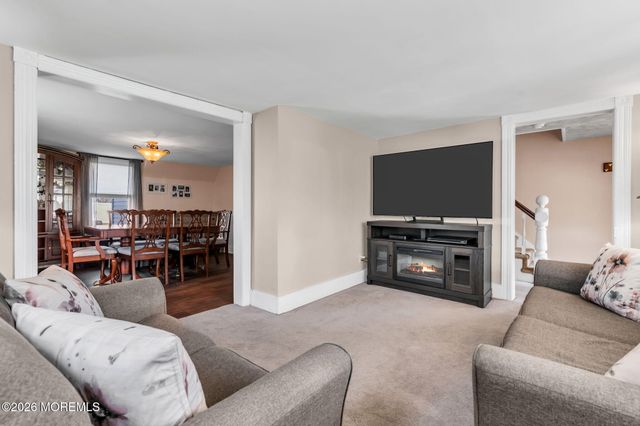 10 Lasatta Avenue, Englishtown, NJ 07726