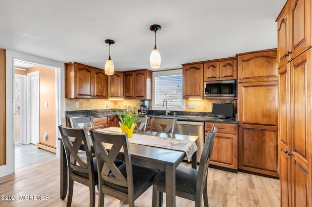 10 Lasatta Avenue, Englishtown, NJ 07726