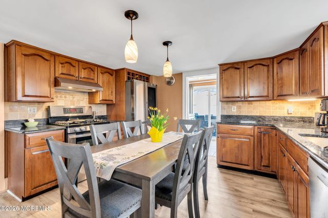 10 Lasatta Avenue, Englishtown, NJ 07726