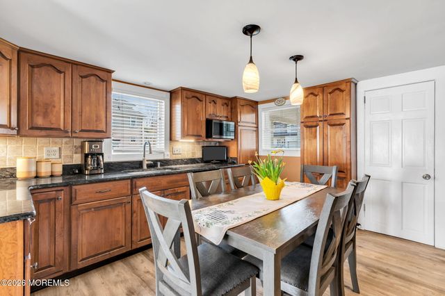 10 Lasatta Avenue, Englishtown, NJ 07726