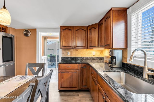 10 Lasatta Avenue, Englishtown, NJ 07726
