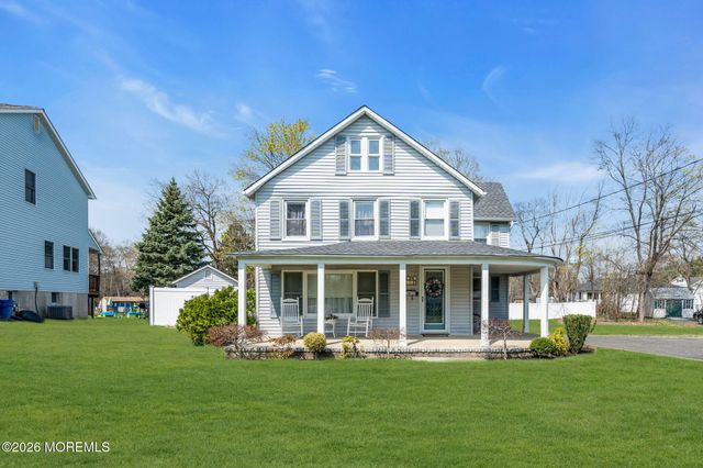 10 Lasatta Avenue, Englishtown, NJ 07726