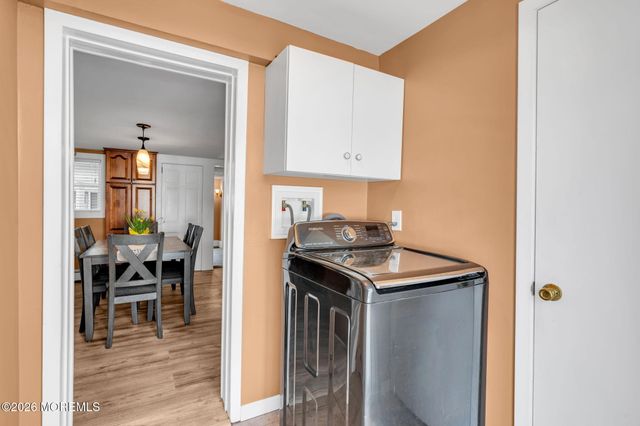 10 Lasatta Avenue, Englishtown, NJ 07726