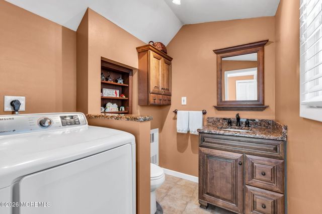 10 Lasatta Avenue, Englishtown, NJ 07726