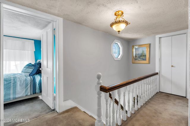 10 Lasatta Avenue, Englishtown, NJ 07726