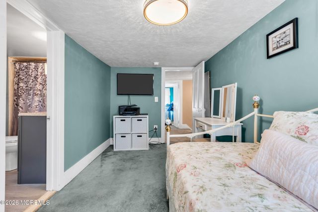 10 Lasatta Avenue, Englishtown, NJ 07726