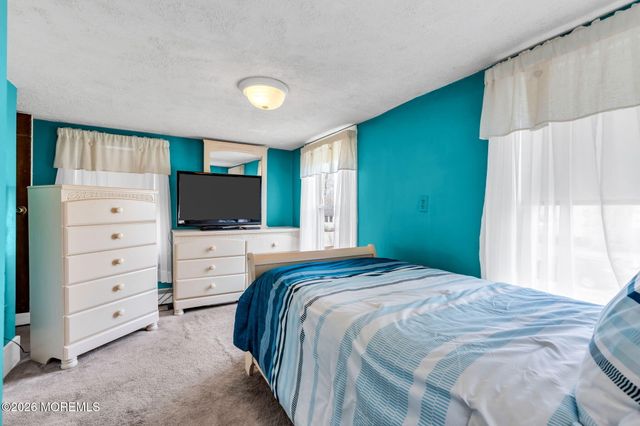 10 Lasatta Avenue, Englishtown, NJ 07726