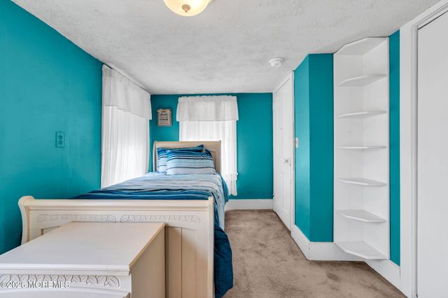 10 Lasatta Avenue, Englishtown, NJ 07726