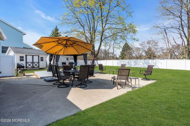 10 Lasatta Avenue, Englishtown, NJ 07726