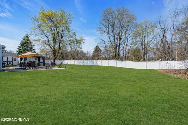 10 Lasatta Avenue, Englishtown, NJ 07726