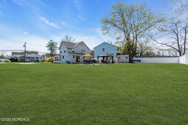 10 Lasatta Avenue, Englishtown, NJ 07726