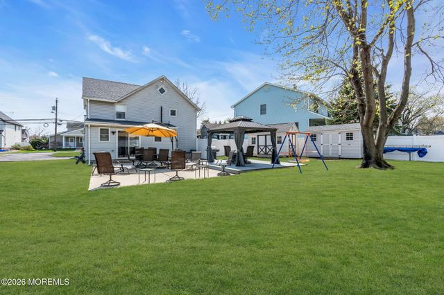 10 Lasatta Avenue, Englishtown, NJ 07726