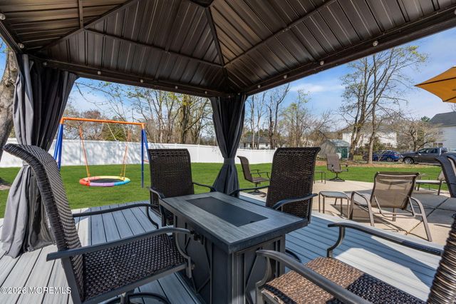 10 Lasatta Avenue, Englishtown, NJ 07726