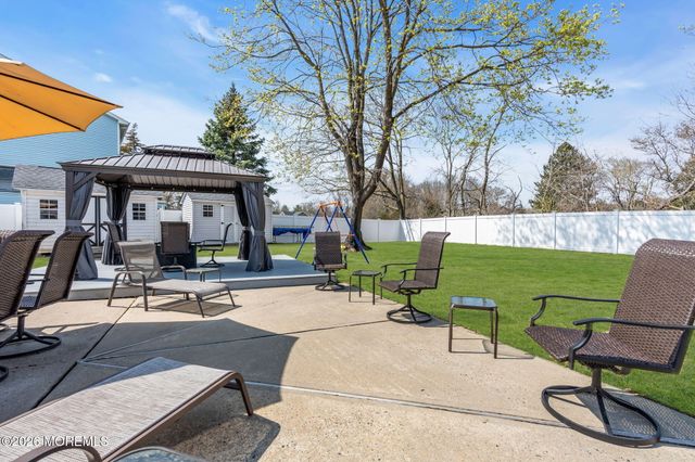 10 Lasatta Avenue, Englishtown, NJ 07726