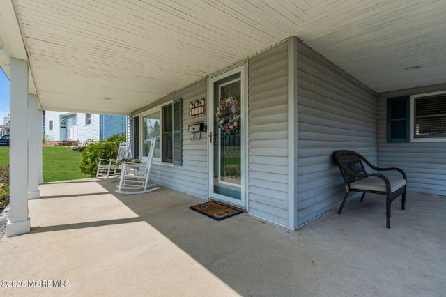 10 Lasatta Avenue, Englishtown, NJ 07726