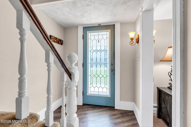 10 Lasatta Avenue, Englishtown, NJ 07726