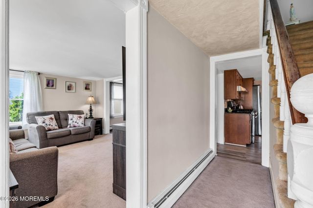 10 Lasatta Avenue, Englishtown, NJ 07726