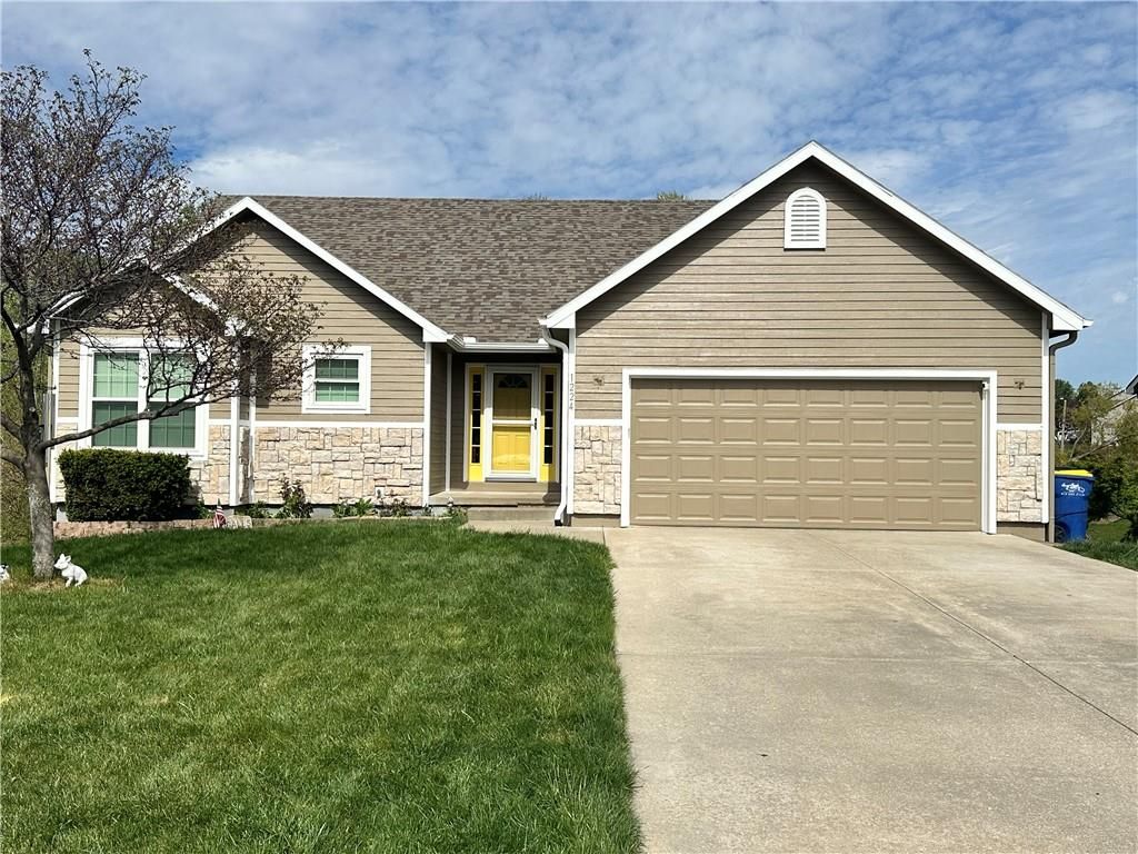 1224 Greenbrier Drive, Eudora, KS 66025