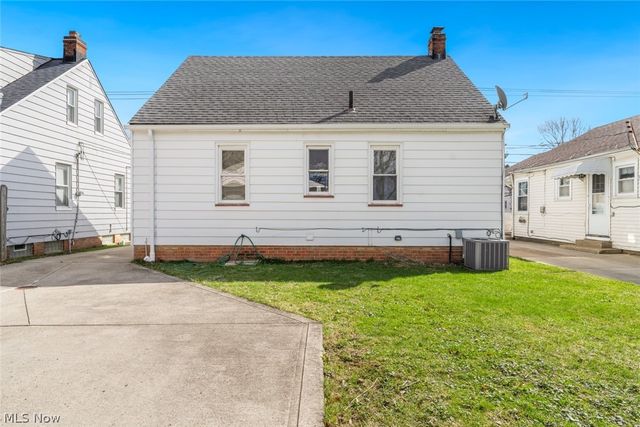 1206 Lander Road, Mayfield Heights, OH 44124