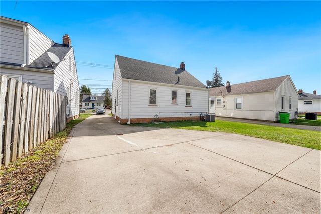 1206 Lander Road, Mayfield Heights, OH 44124