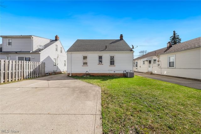 1206 Lander Road, Mayfield Heights, OH 44124