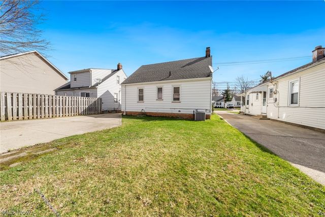 1206 Lander Road, Mayfield Heights, OH 44124