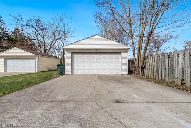 1206 Lander Road, Mayfield Heights, OH 44124