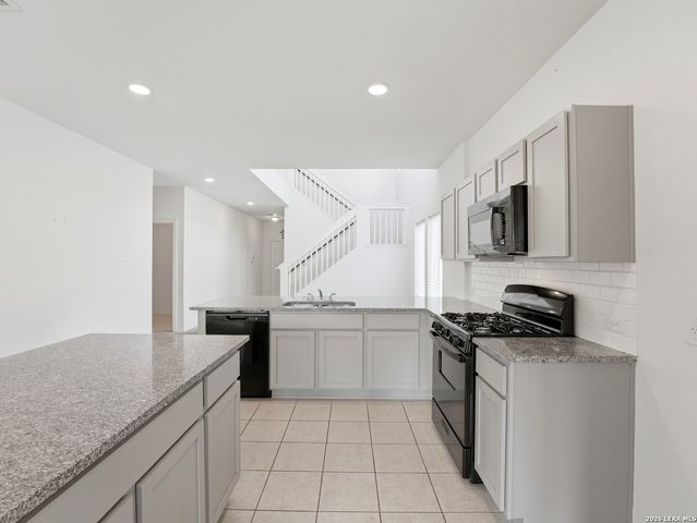 8935 Hazel Birch, Elmendorf, TX 78112