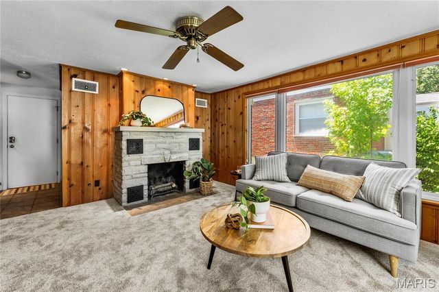 219 Sunningwell Drive, Webster Groves, MO 63119
